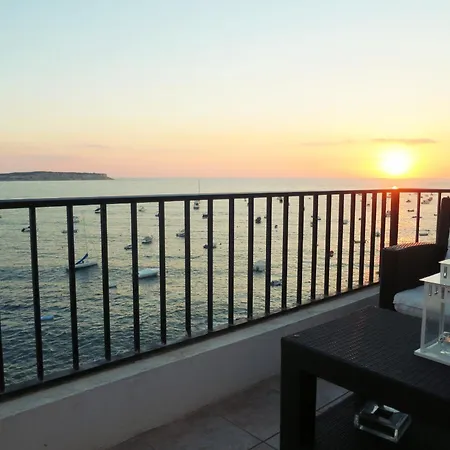 Seafront Terrace Sunbeds Stunning Ocean Views Apartamento Is-Sellum